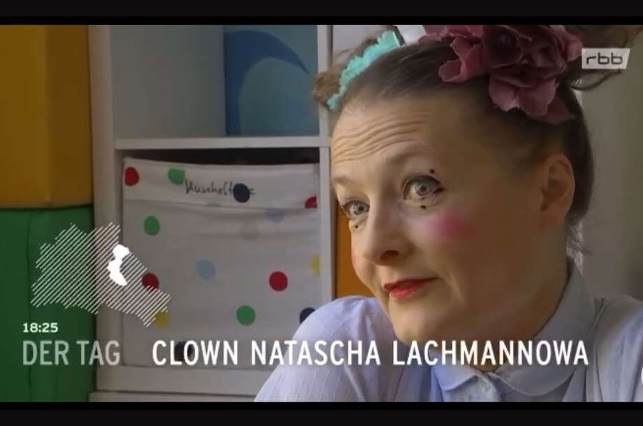 Clown Natascha Lachmannowa im Interview mit dem rbb