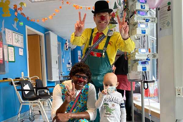 ROTE NASEN Clowns auf der Kinder-Onkologie der Charité