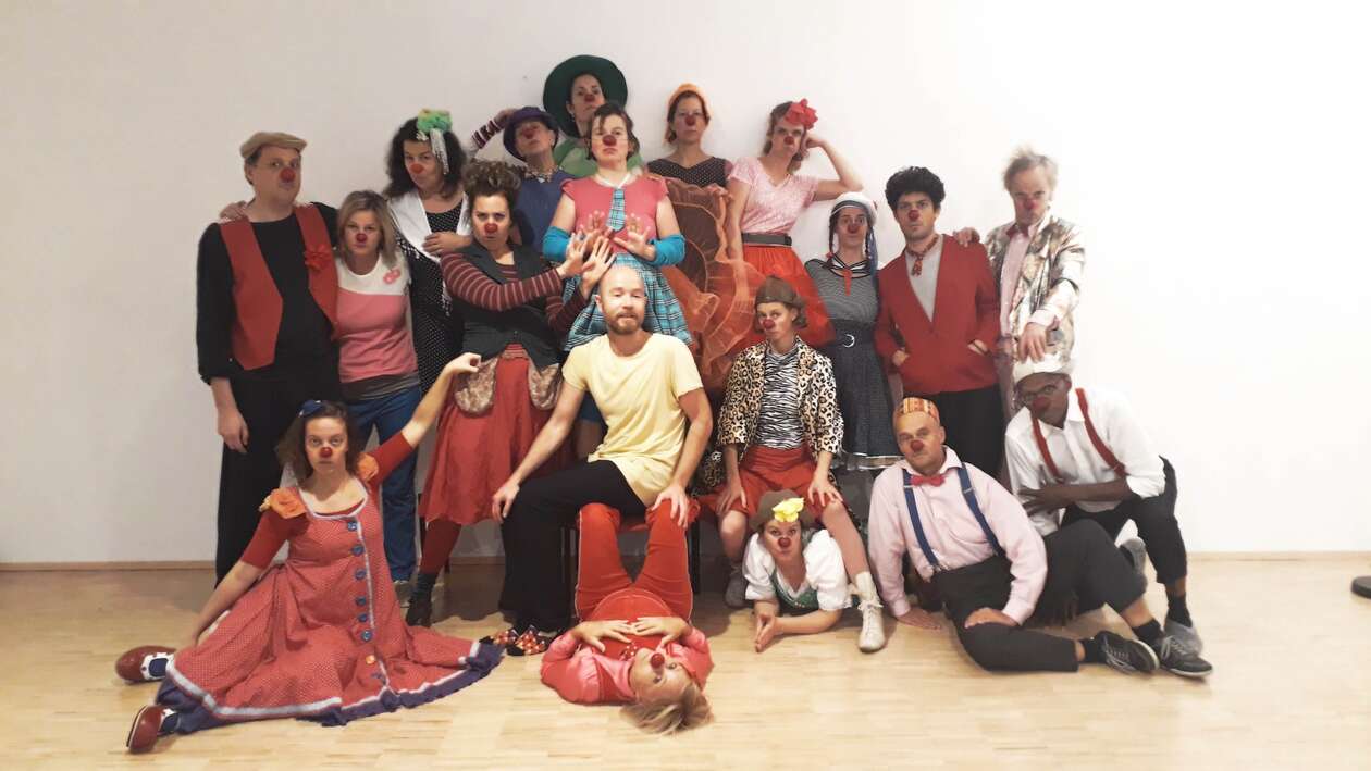 Ein Gruppen Bild nach dem Worksohp von allen Clowns 