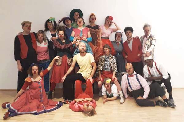 Ein Gruppen Bild nach dem Worksohp von allen Clowns 