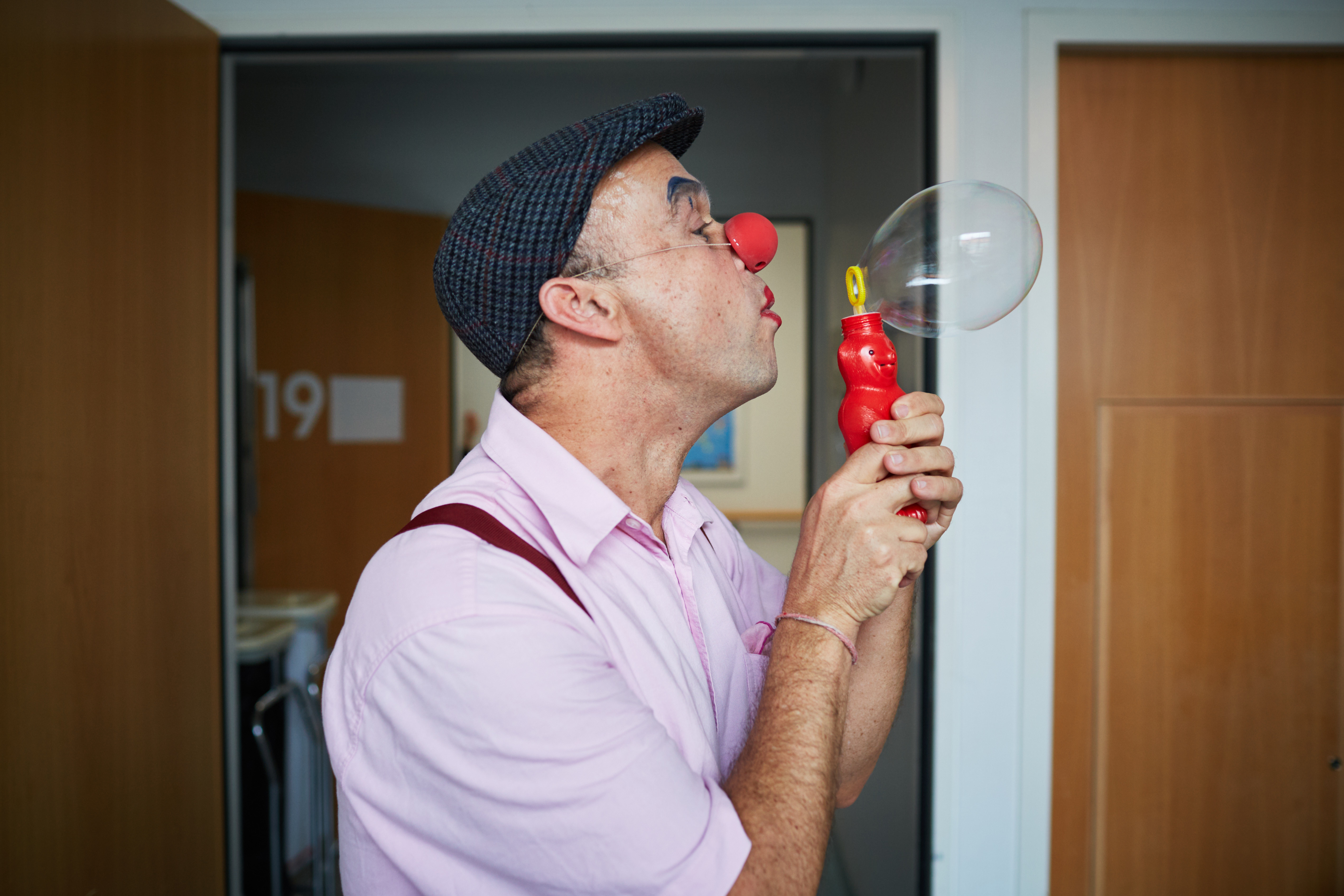 Clown Stefanello macht Seifenblasen